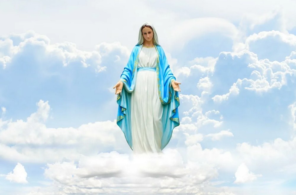 Дева Мария в облаках