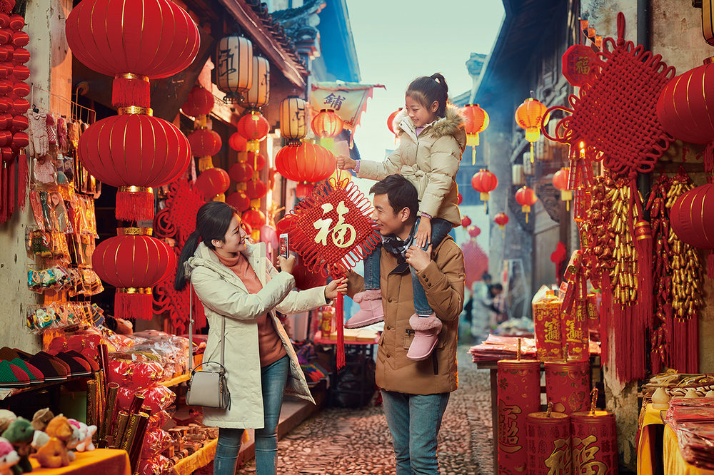 Китайская семья на рынке