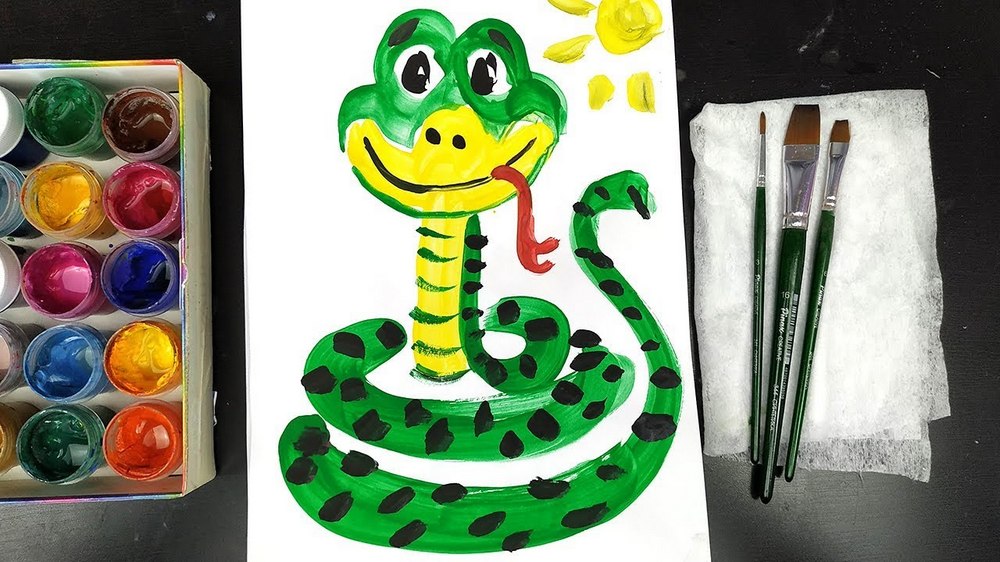 Змея, нарисованная красками