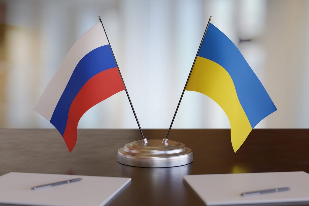 Российский и украинский флаг