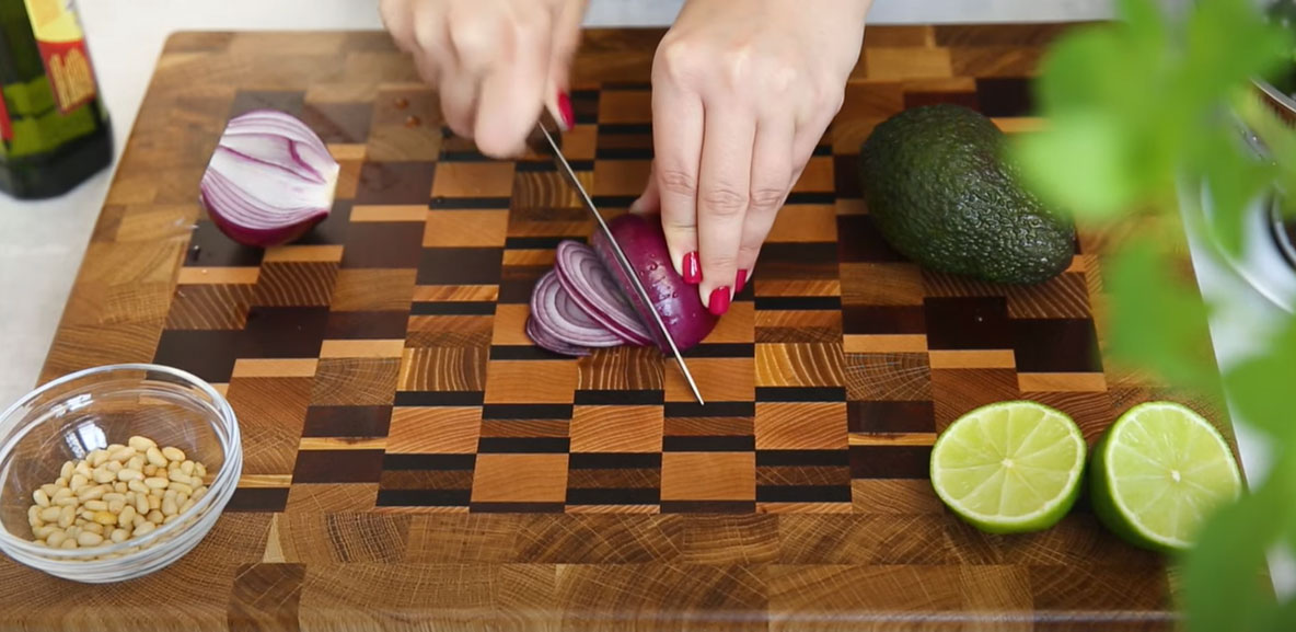Салат с тунцом и авокадо - пошаговое приготовление - шаг 1