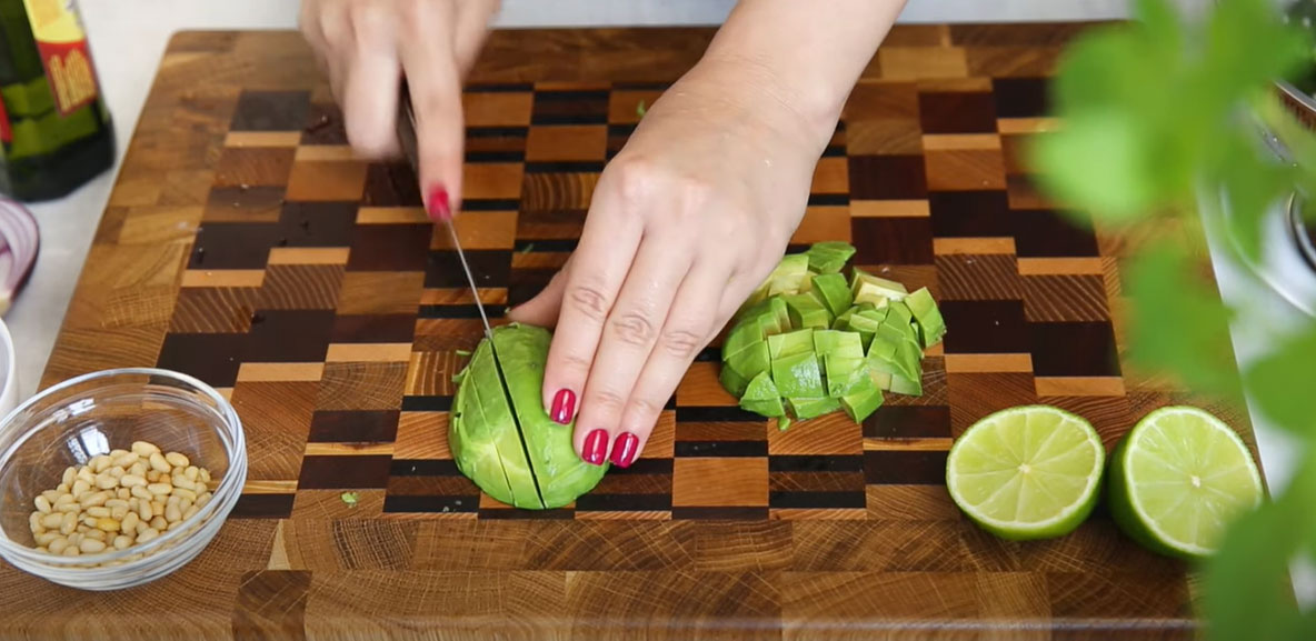 Салат с тунцом и авокадо - пошаговое приготовление - шаг 2