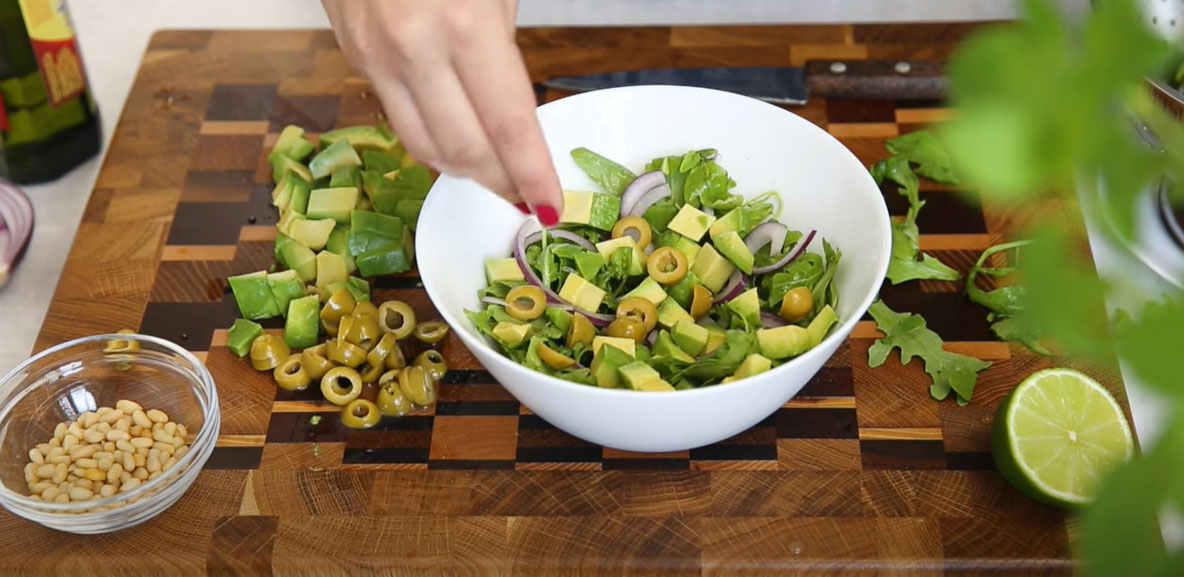 Салат с тунцом и авокадо - пошаговое приготовление - шаг 6