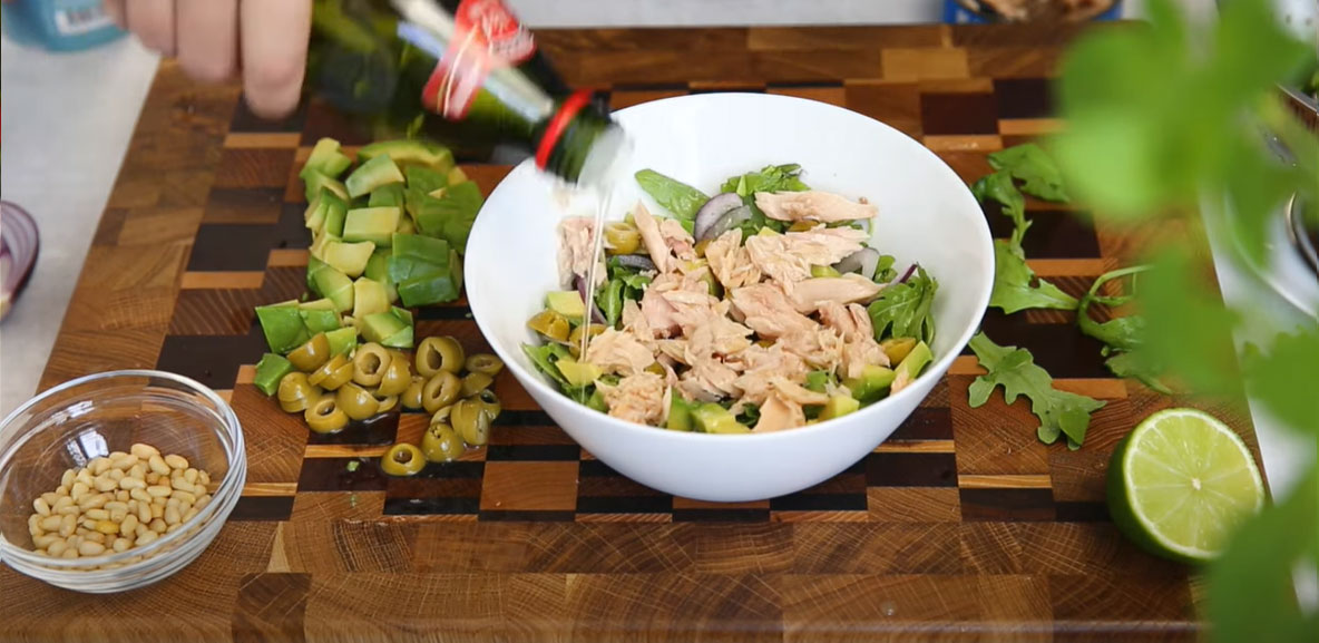 Салат с тунцом и авокадо - пошаговое приготовление - шаг 7