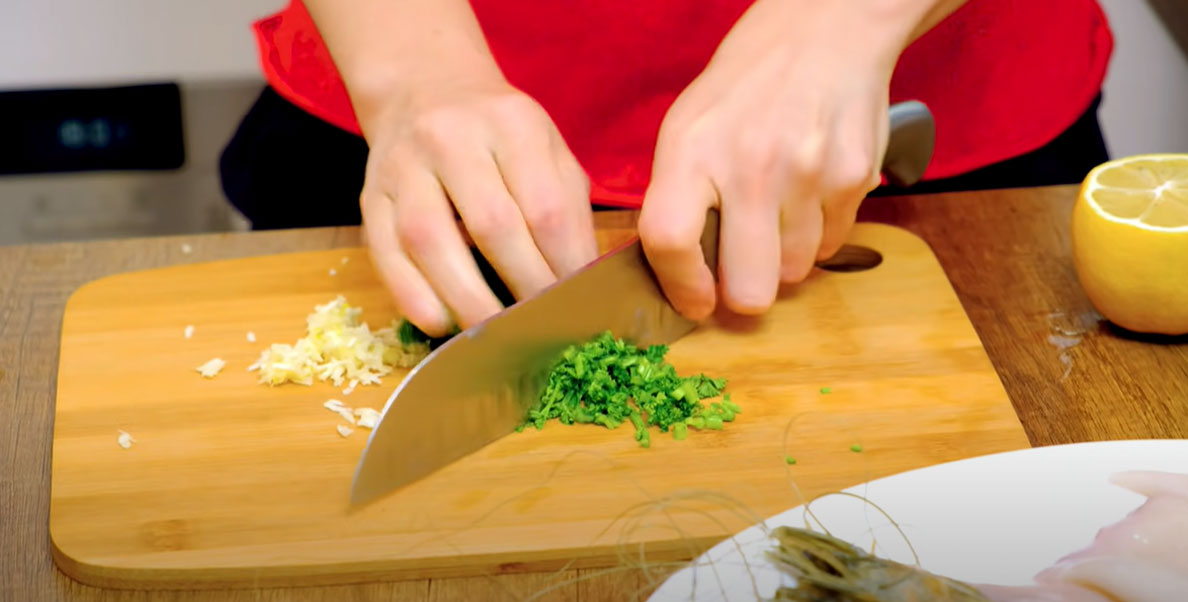 Новогодний салат с морепродуктами - пошаговая инструкция - шаг 1