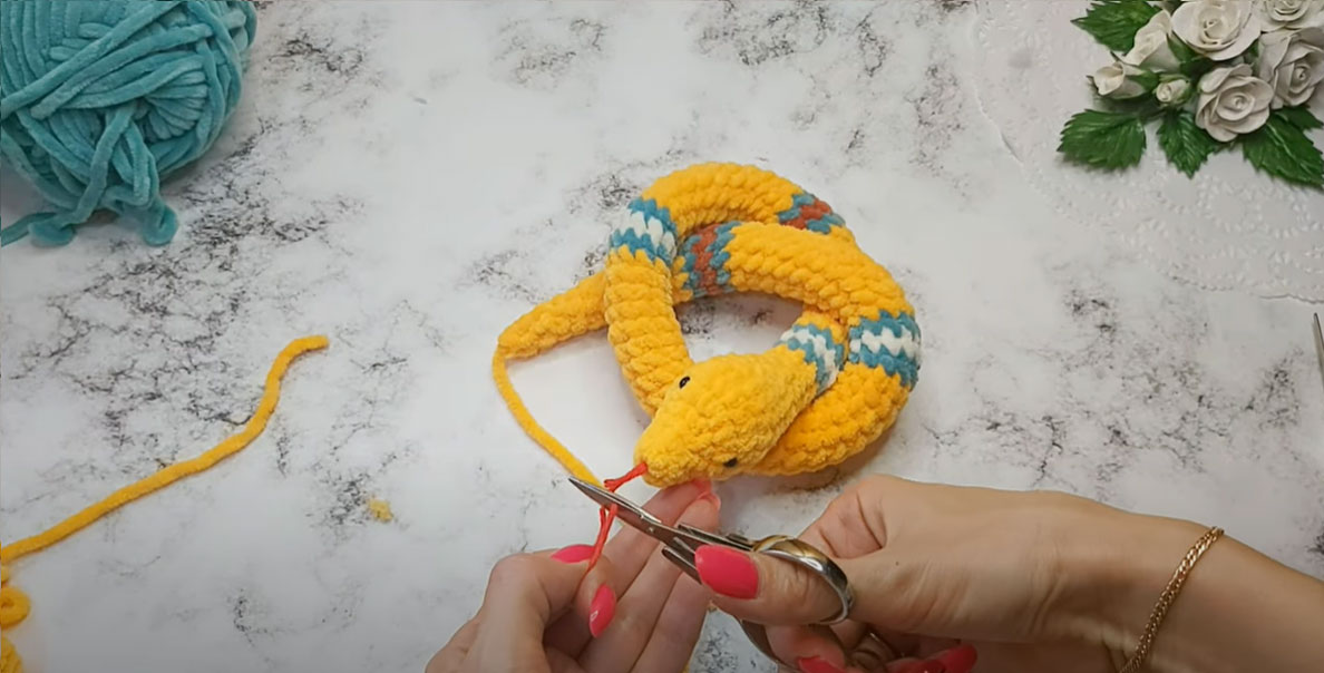 Пошаговая инструкция как вязать змею - шаг 15
