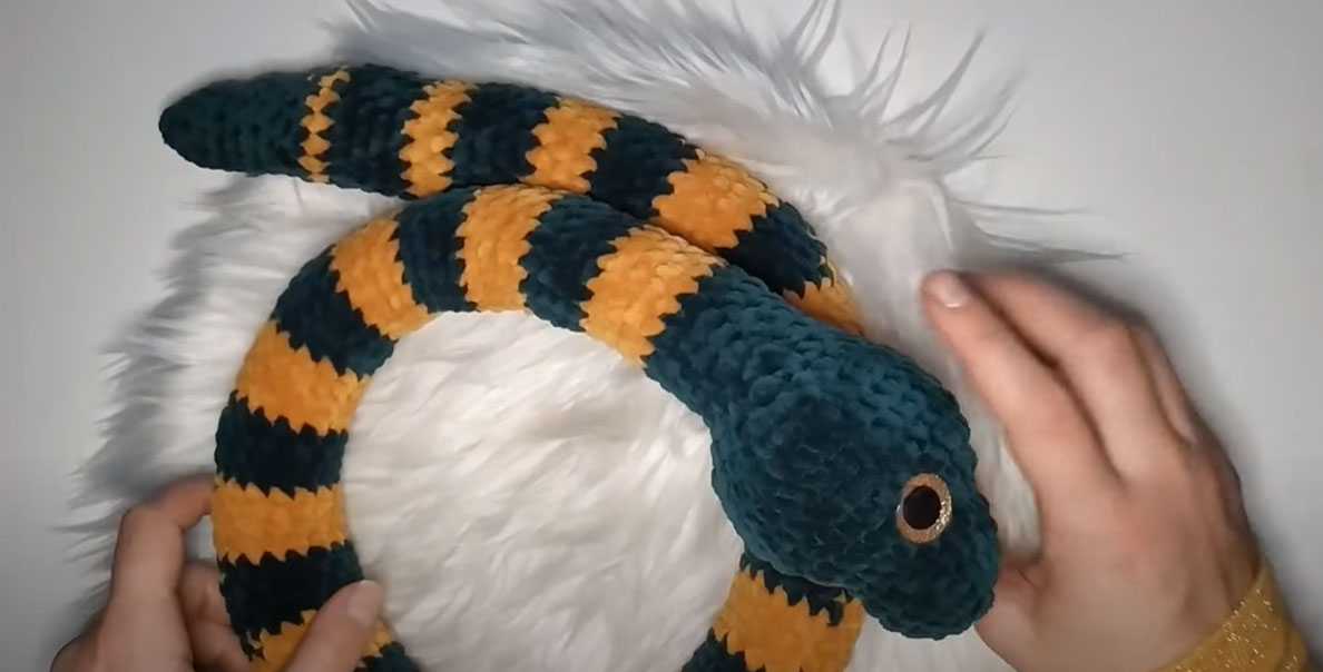 Змея из Слизерина - пошаговая инструкция вязания