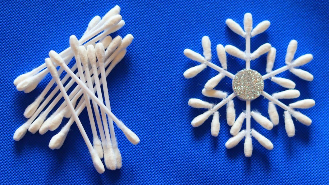 Новогодние поделки для детей - снежинка из ватных палочек